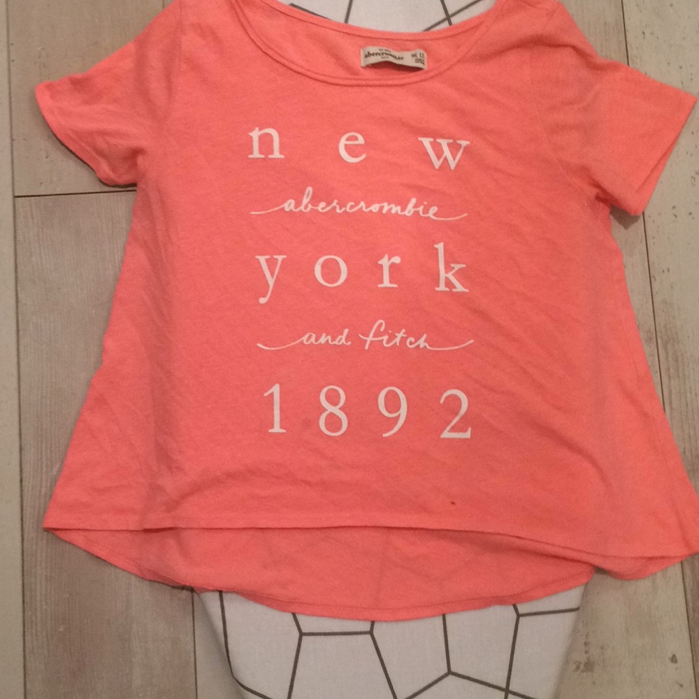 Short Pink Abercrombie tee